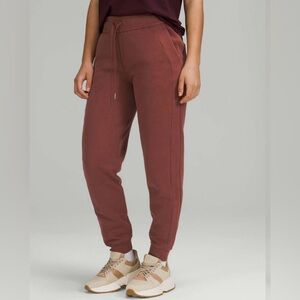 Lululemon on Scuba High Rise Jogger, Smoky Red, Size 4, EUC, No flaws
